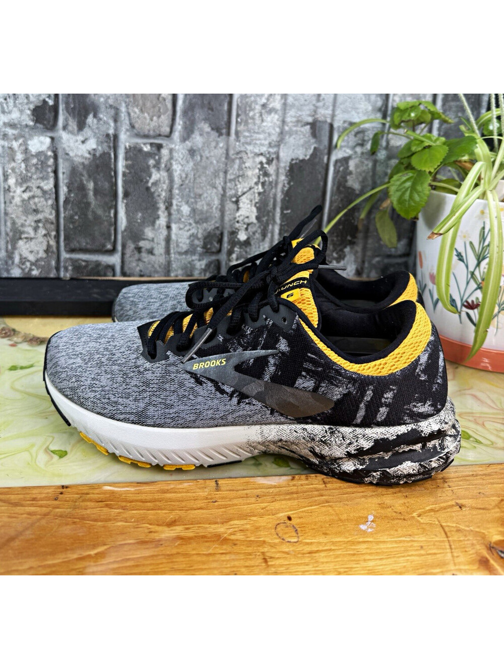 Brooks Launch 6 Run Steel City 2019 Women’s Gray/Black/Yellow Low Top Mesh